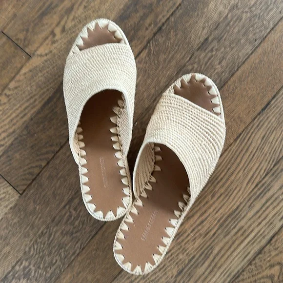 CARRIE FORBES Karim woven raffia wedges in excellent unworn condition. - Picture 2 of 6